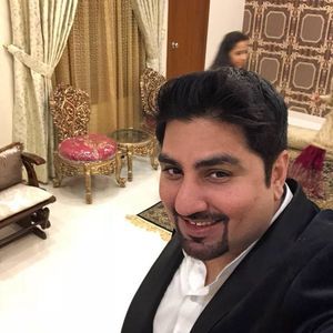 Meet your Posher, Hamza